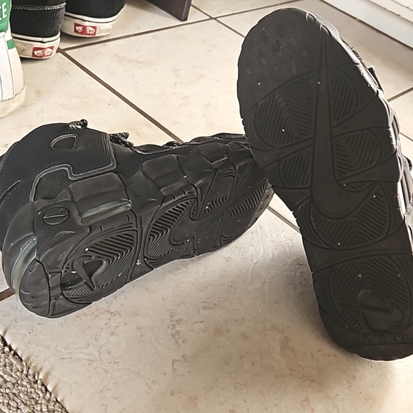 Nike Black Athletic Shoes - Picture 5 of 7